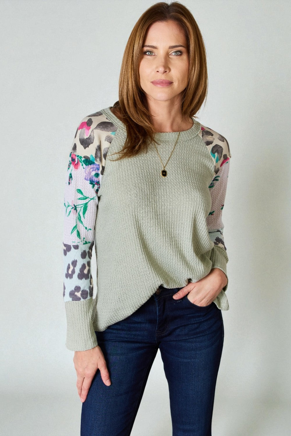 Blouse imprimée à col rond en sauge