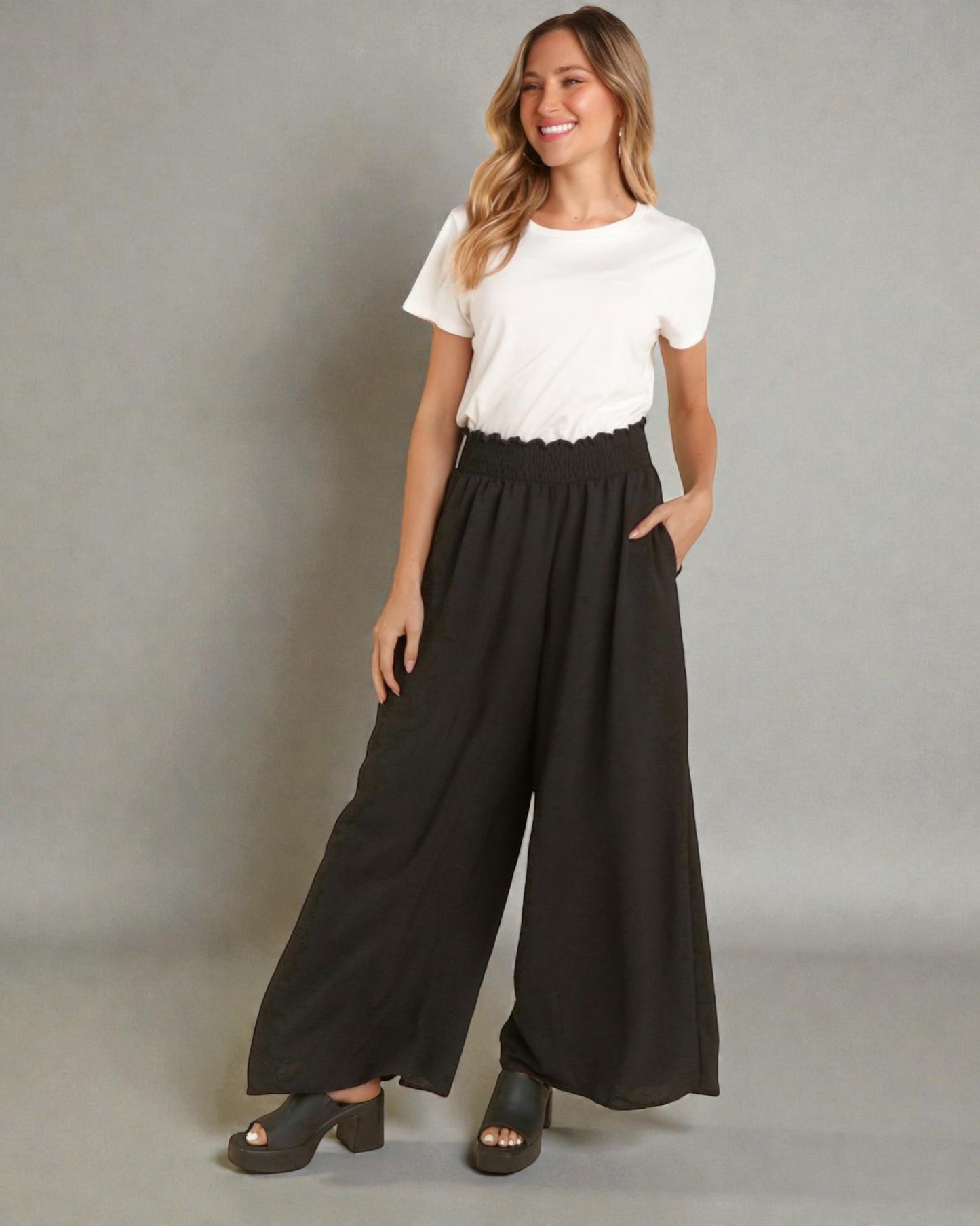 Pantalon large à taille froncée avec poches en noir