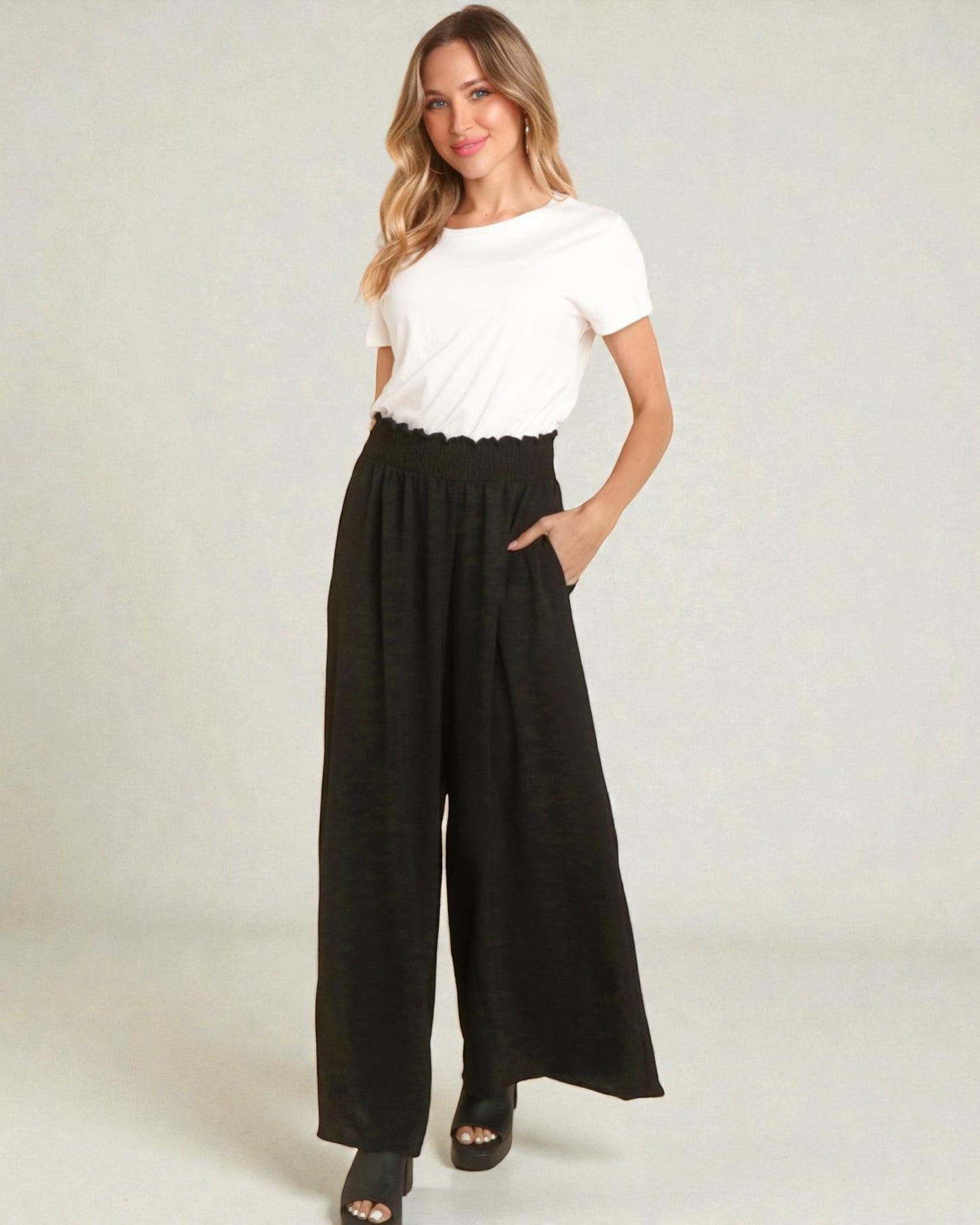 Pantalon large à taille froncée avec poches en noir