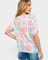 Camiseta de manga corta con estampado de flores en color verde azulado y naranja en color avena