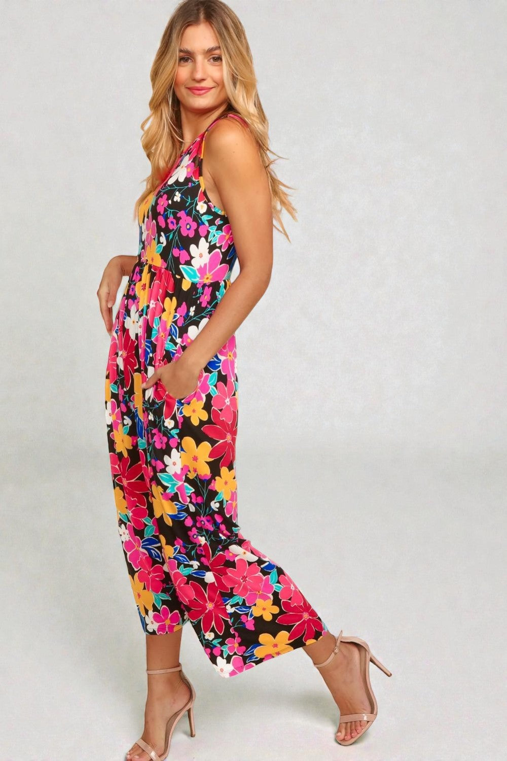 Vestido midi sin mangas con estampado floral en amarillo fucsia en negro