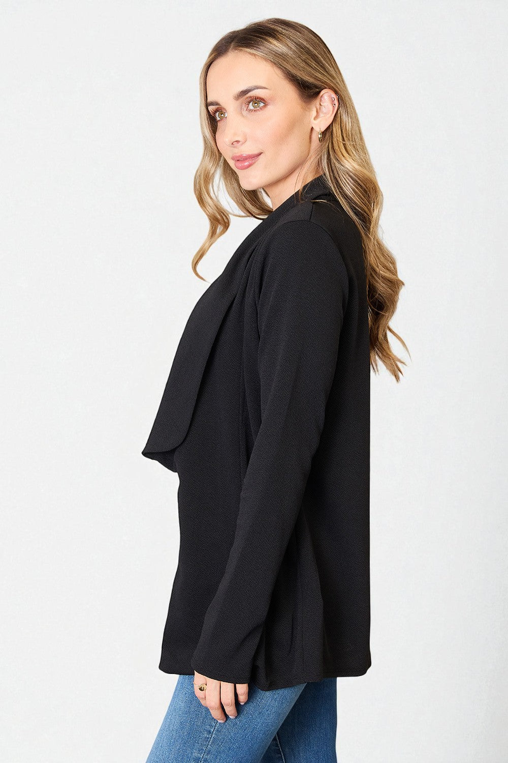 Blazer à manches longues ouvert sur le devant en noir