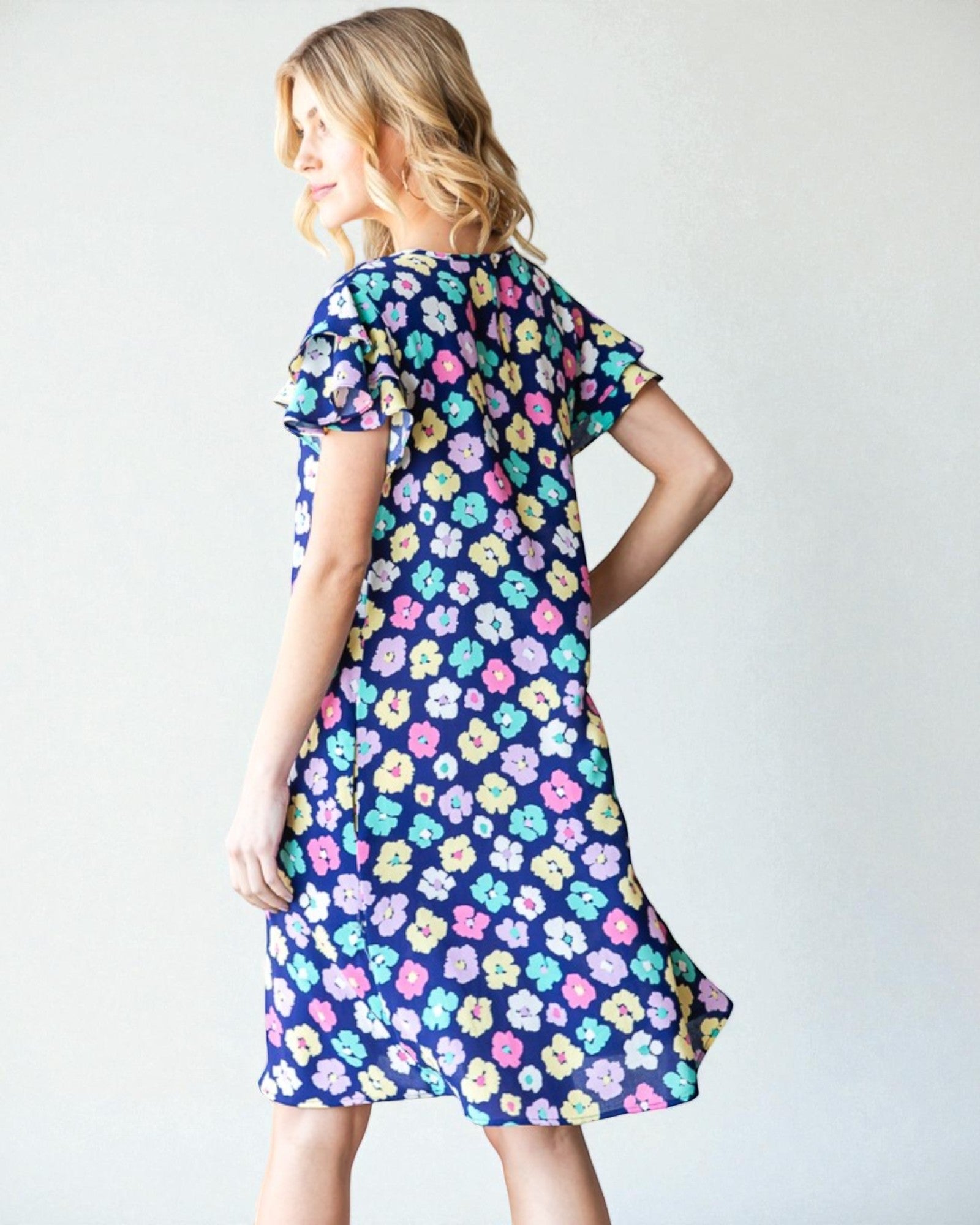 Robe mi-longue à manches à volants avec poches à fleurs bleu marine
