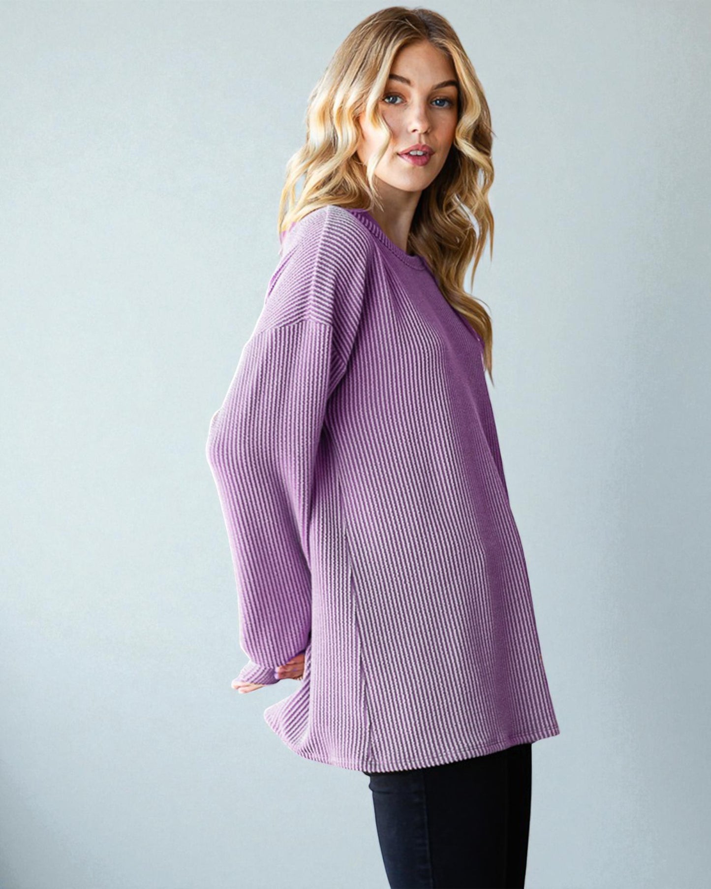 Blusa con cuello redondo y hombros caídos en lavanda