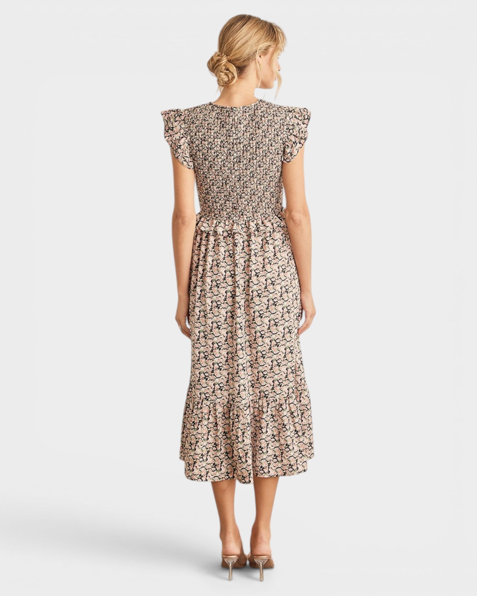 Robe mi-longue à volants et fronces fleuries en noir/pêche