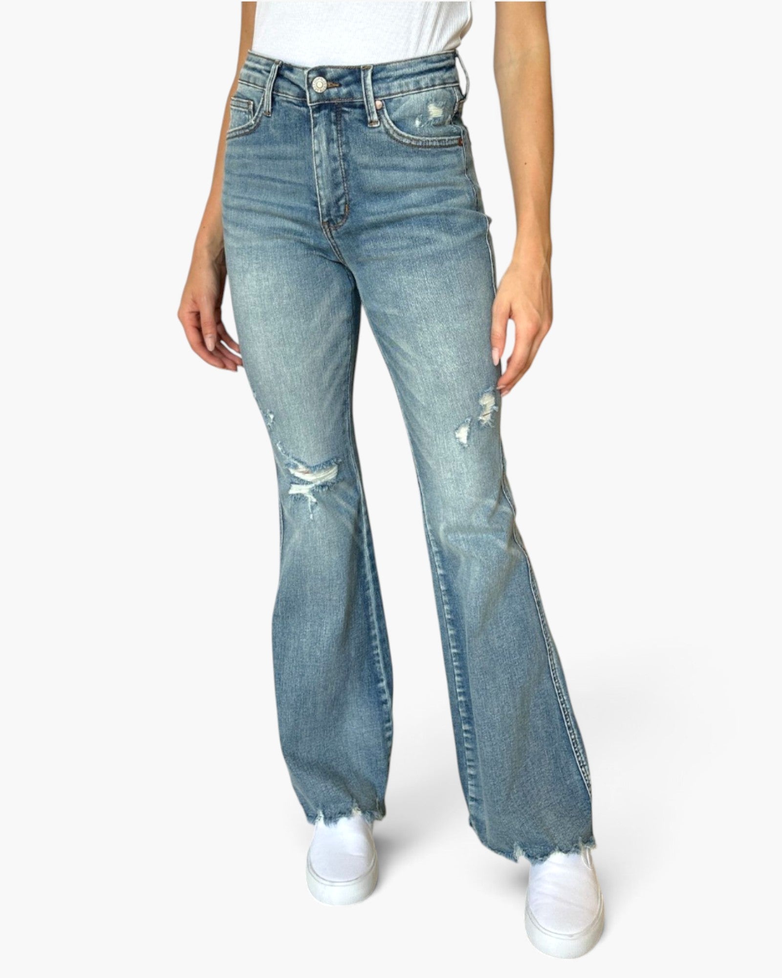Jeans acampanados con lavado medio y control de abdomen