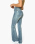 Jeans acampanados con lavado medio y control de abdomen