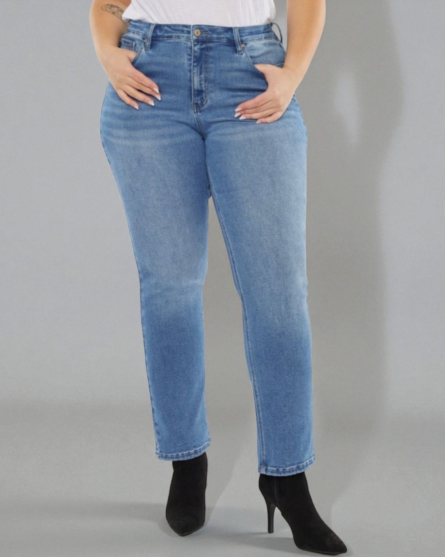 Vaqueros desgastados de cintura alta con lavado medio