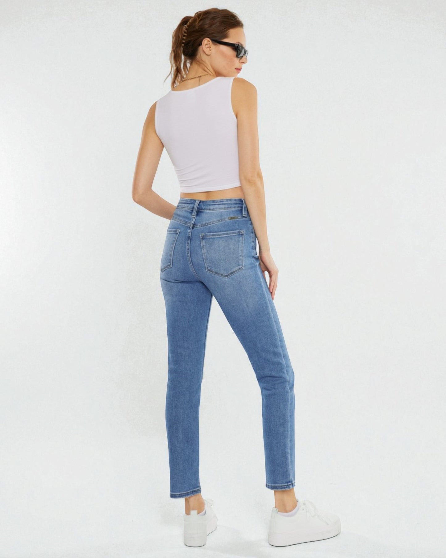 Vaqueros desgastados de cintura alta con lavado medio