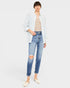 Jeans mom desgastados de tiro alto y lavado medio
