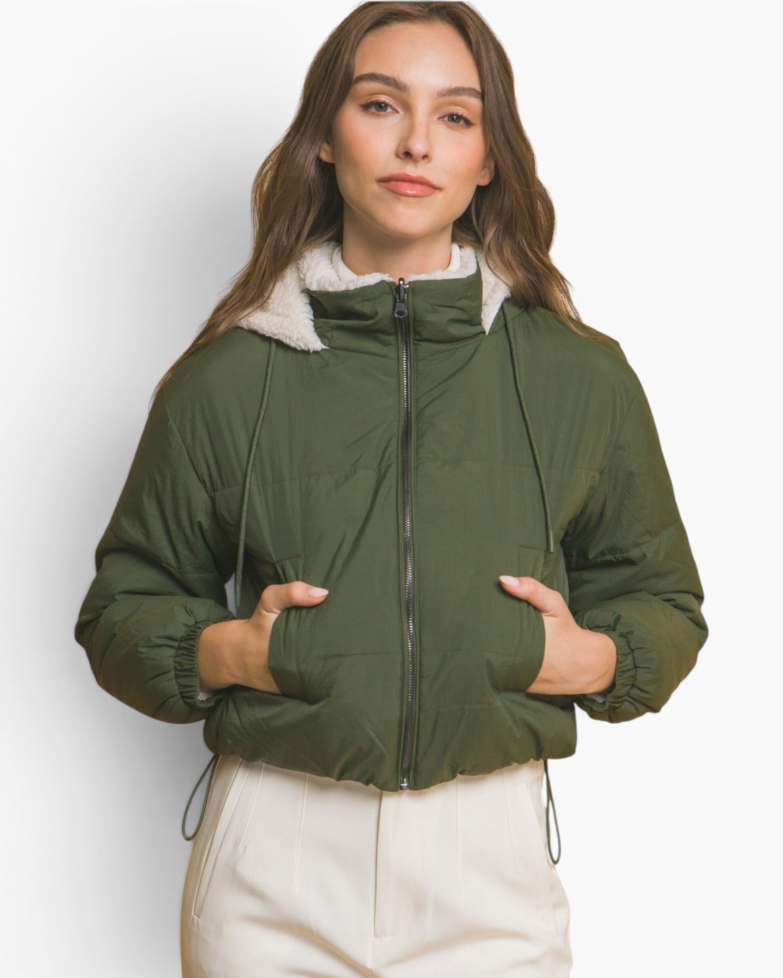 Chaqueta corta con capucha y cremallera de Sherpa en Hunter