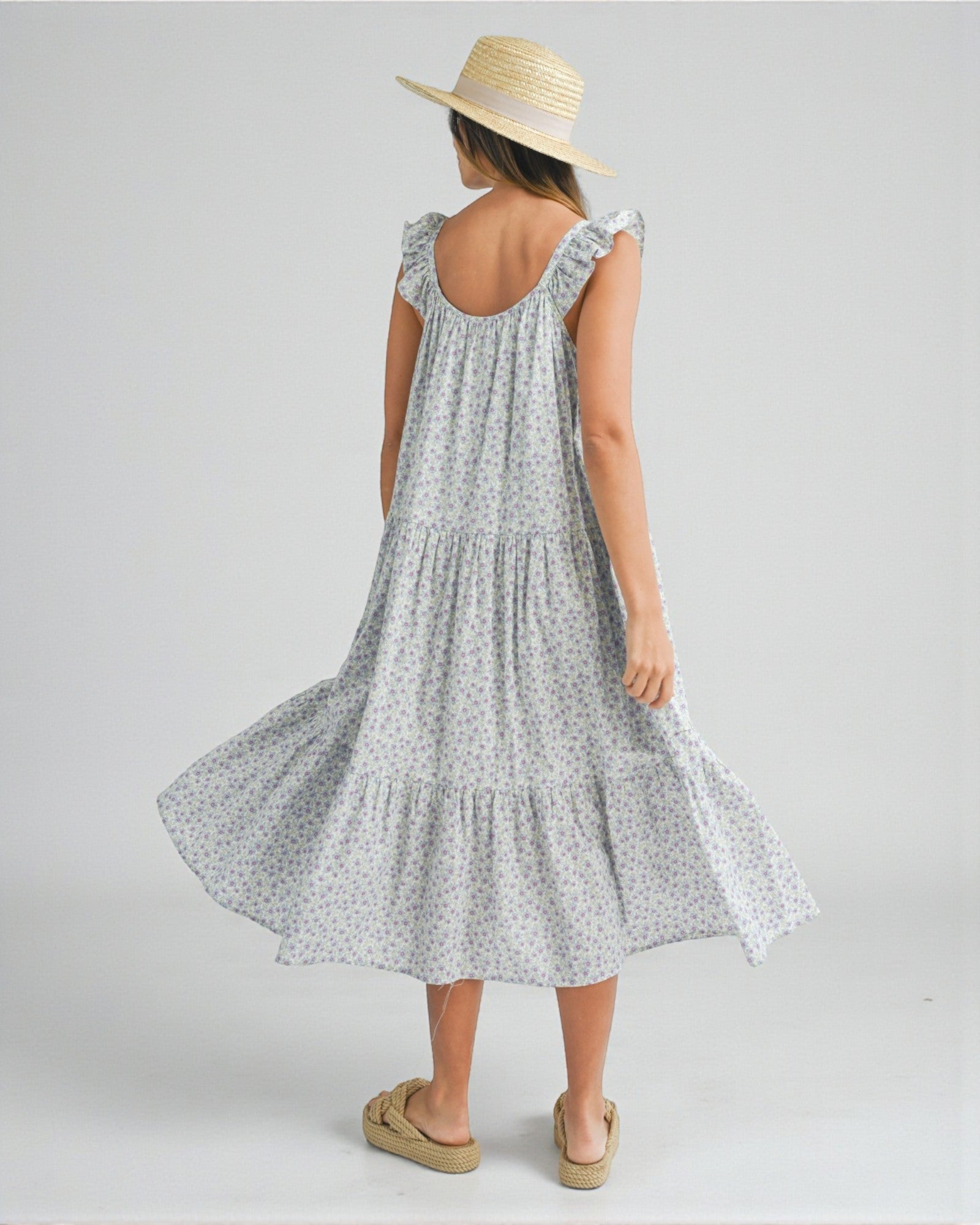 Robe mi-longue à volants fleuris sans manches en bleu