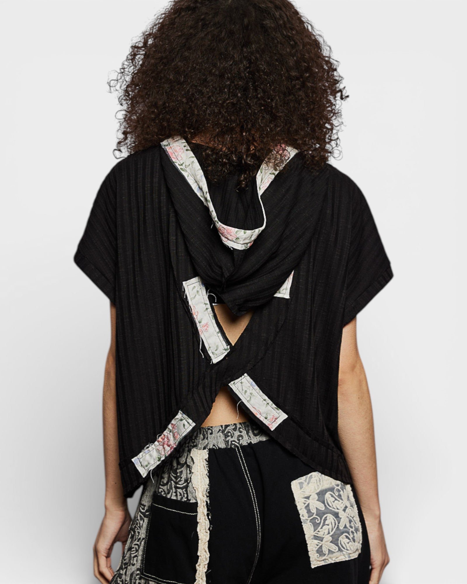 Black Floral Trim Hooded Open-Back Ribbed Top