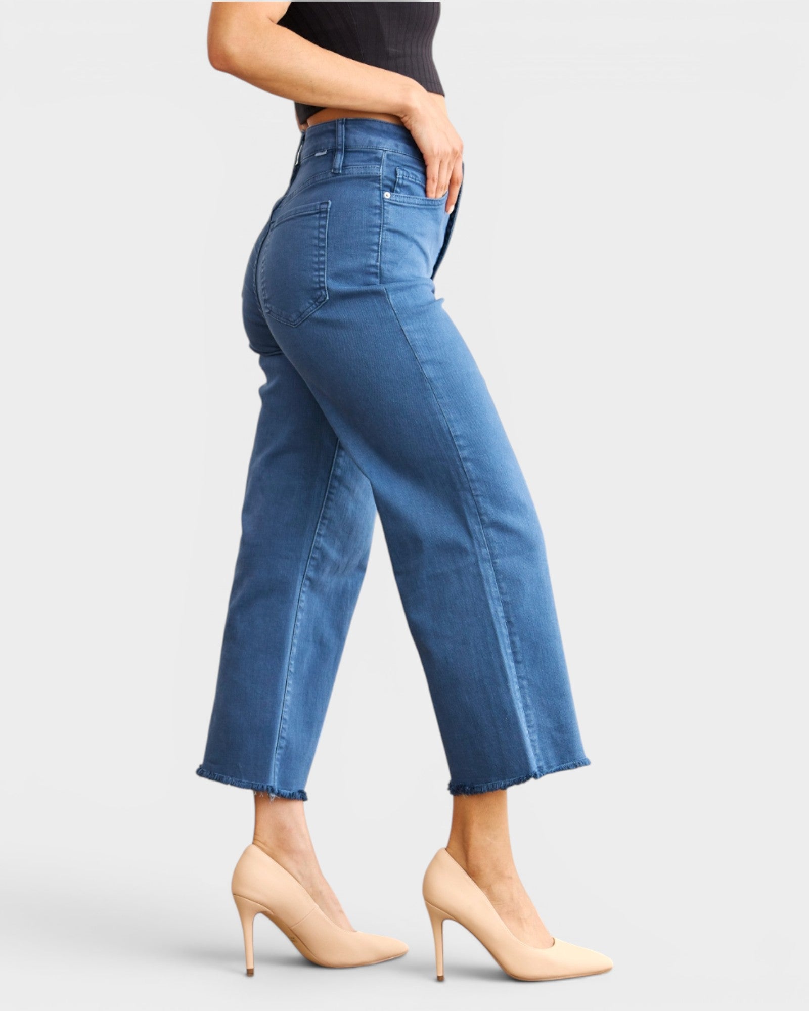 Jean court taille haute avec ourlet brut et effet gainant du ventre en ardoise bleue