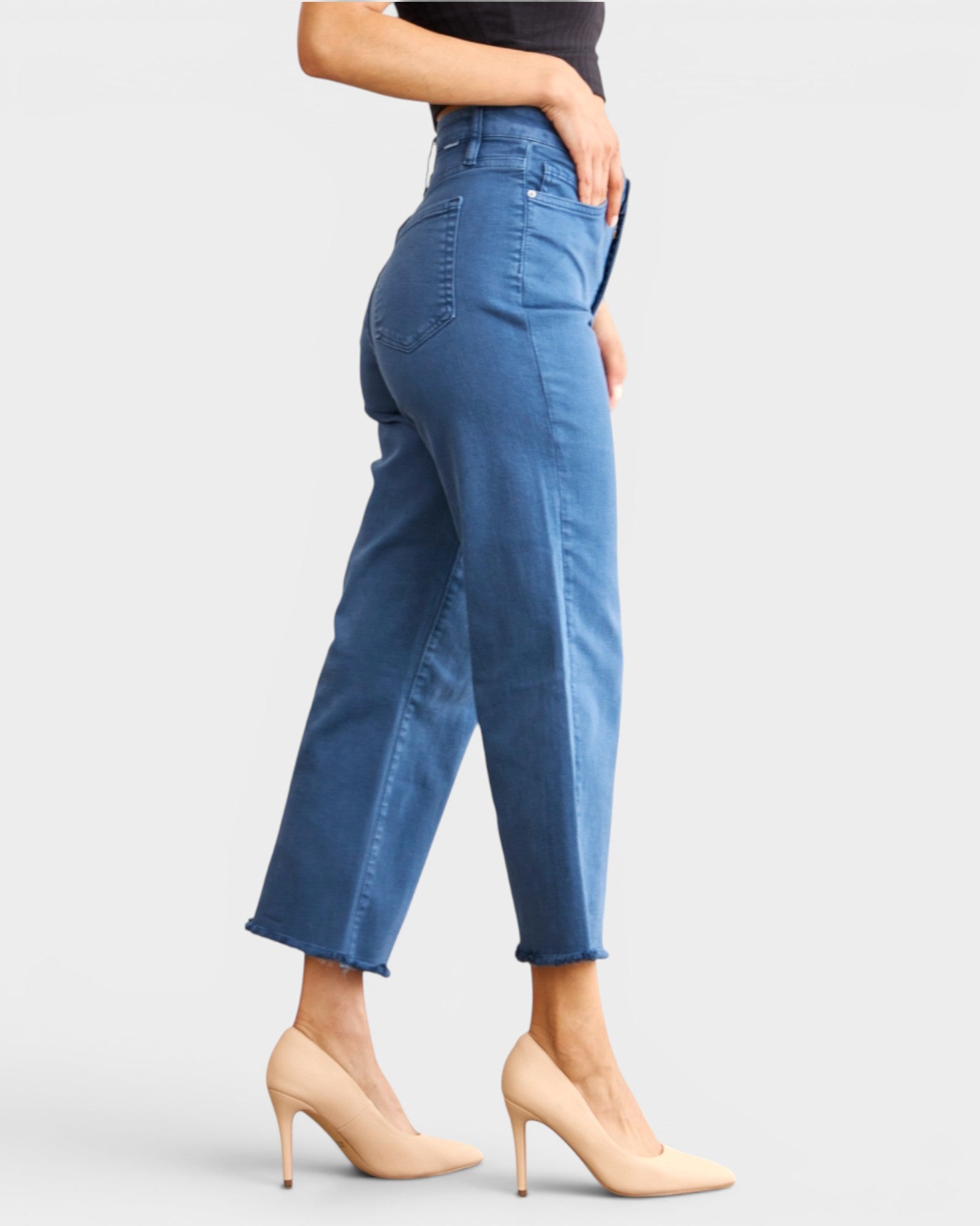 Jean court taille haute avec ourlet brut et effet gainant du ventre en ardoise bleue