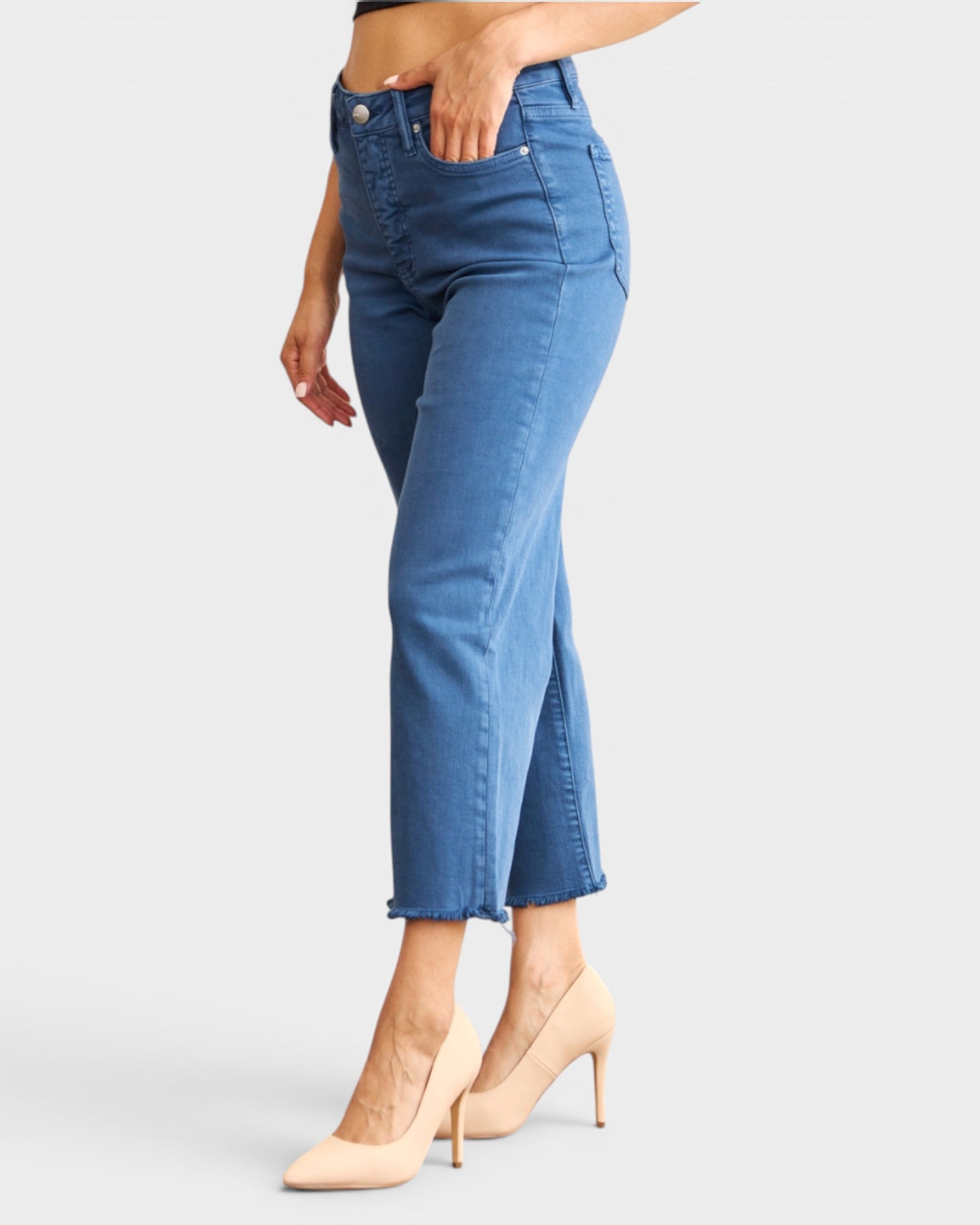 Jean court taille haute avec ourlet brut et effet gainant du ventre en ardoise bleue