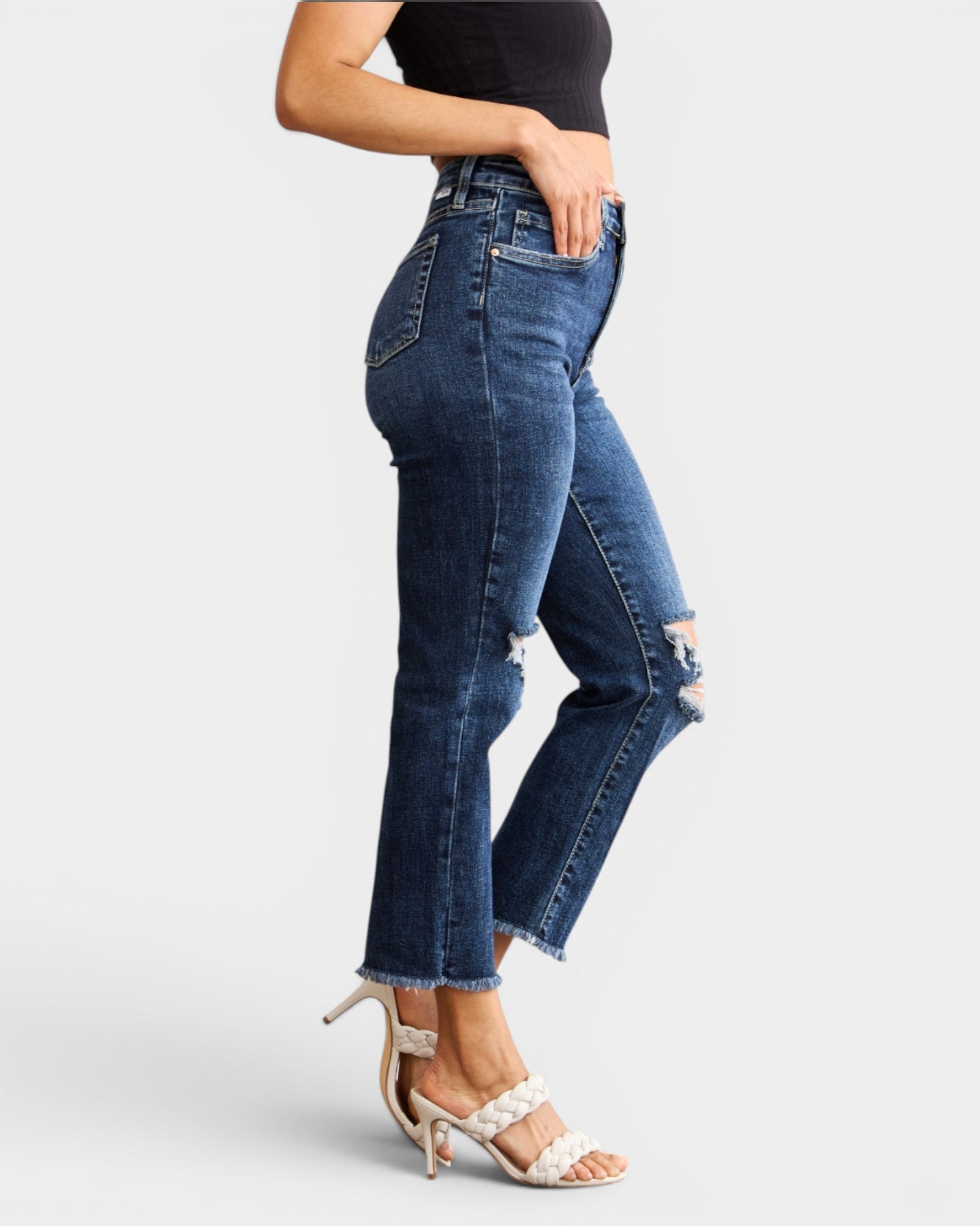 Jean taille haute délavé foncé avec ourlet brut et effet gainant