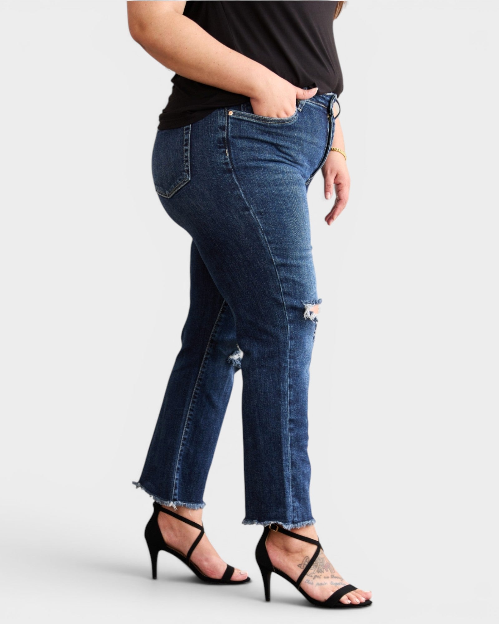 Jean taille haute délavé foncé avec ourlet brut et effet gainant