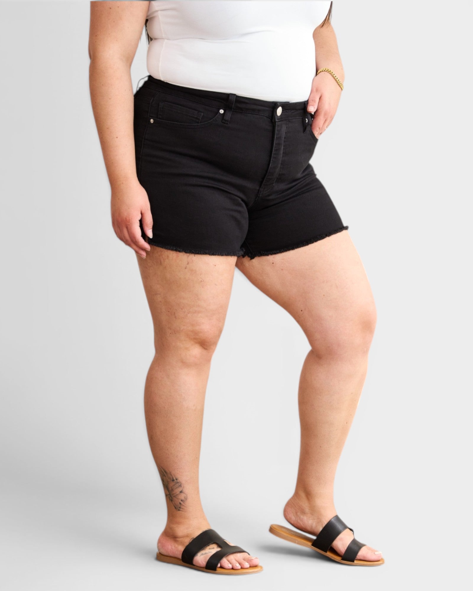 Short en jean taille haute gainant en noir