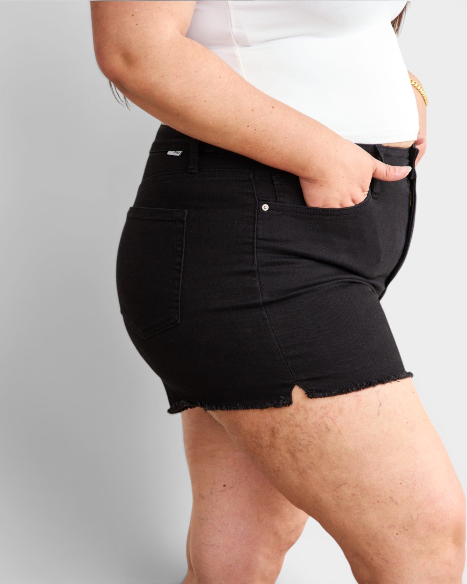 Short en jean taille haute gainant en noir