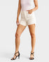 Short en jean taille haute gainant le ventre en blanc cassé