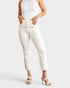 Jean taille haute gainant à ourlet brut en blanc cassé