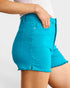 Shorts de mezclilla con cintura alta y dobladillo sin rematar que controlan el abdomen en verde azulado cristal