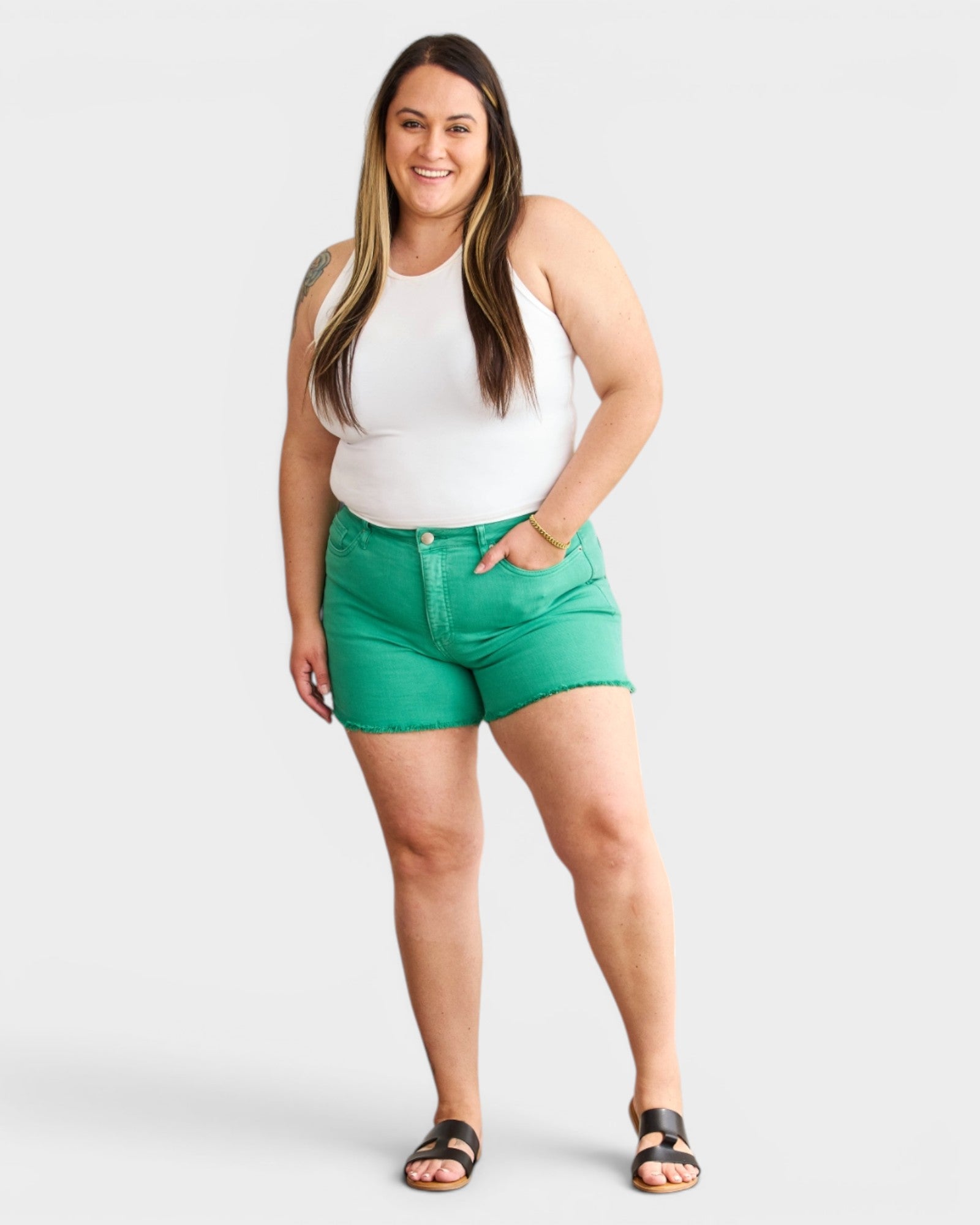 Short en jean taille haute avec ourlet brut et contrôle du ventre en couleur Caraïbes