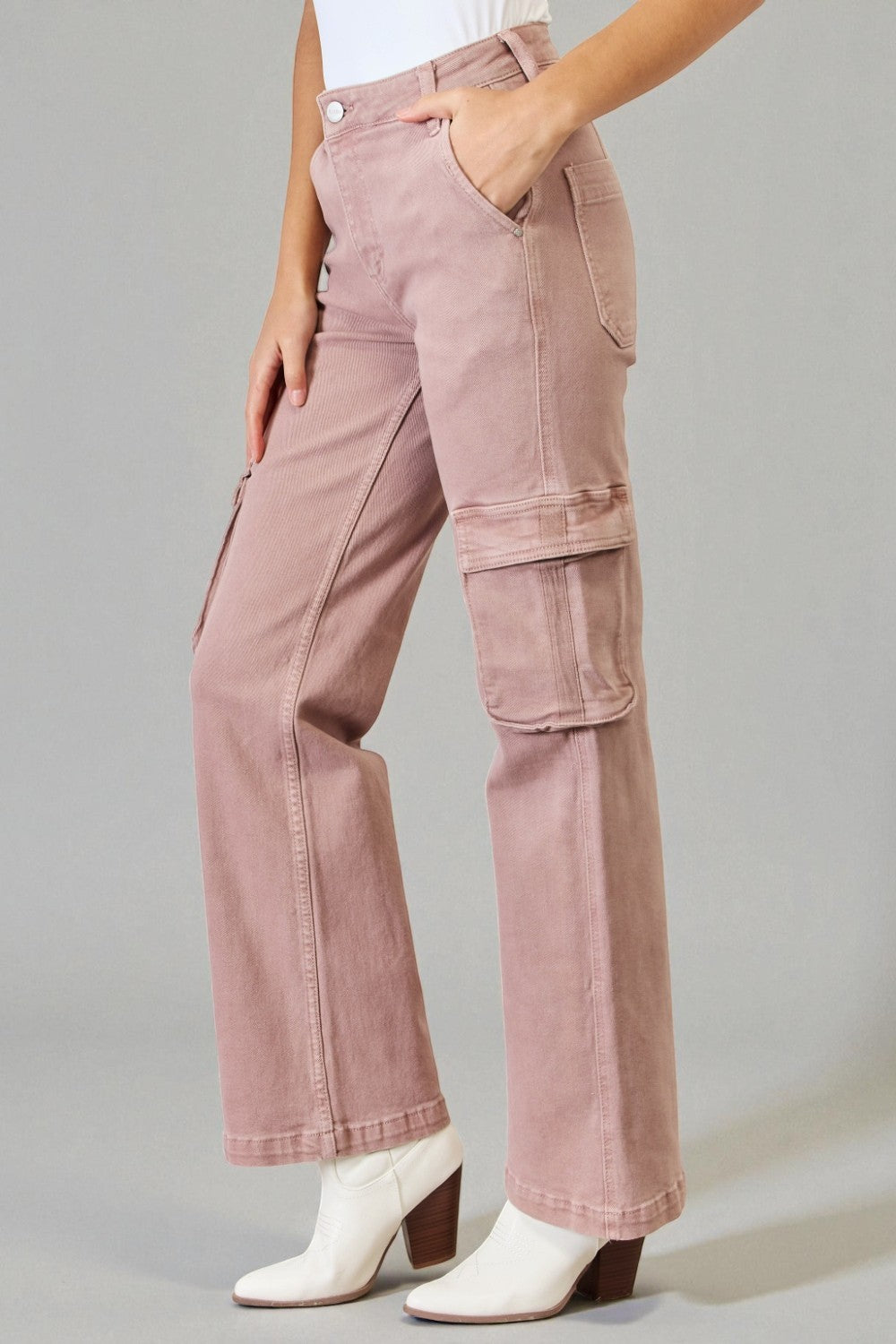 Vaqueros cargo de tiro alto y pernera ancha en color malva