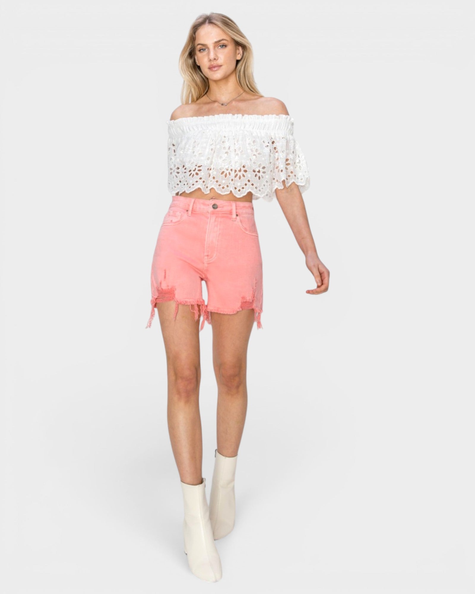 Shorts vaqueros desgastados de tiro alto en flamenco