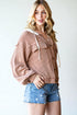 Veste à capuche rayée boutonnée avec cordon de serrage en taupe