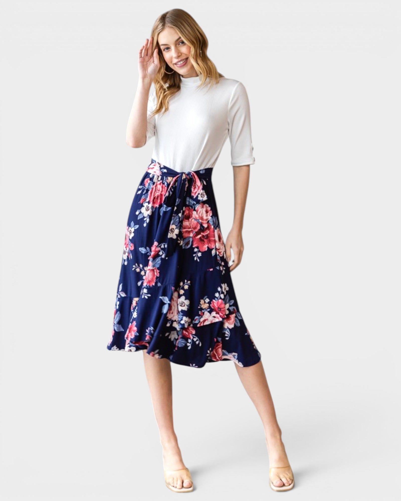 Falda midi con dobladillo con volantes y estampado floral en azul marino