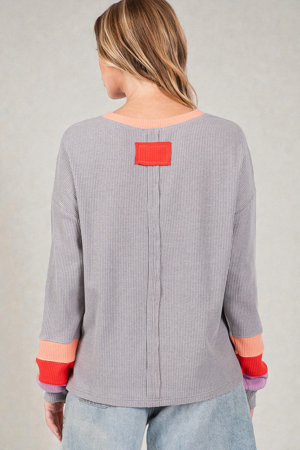 T-shirt à manches longues en tricot gaufré à blocs de couleurs en gris