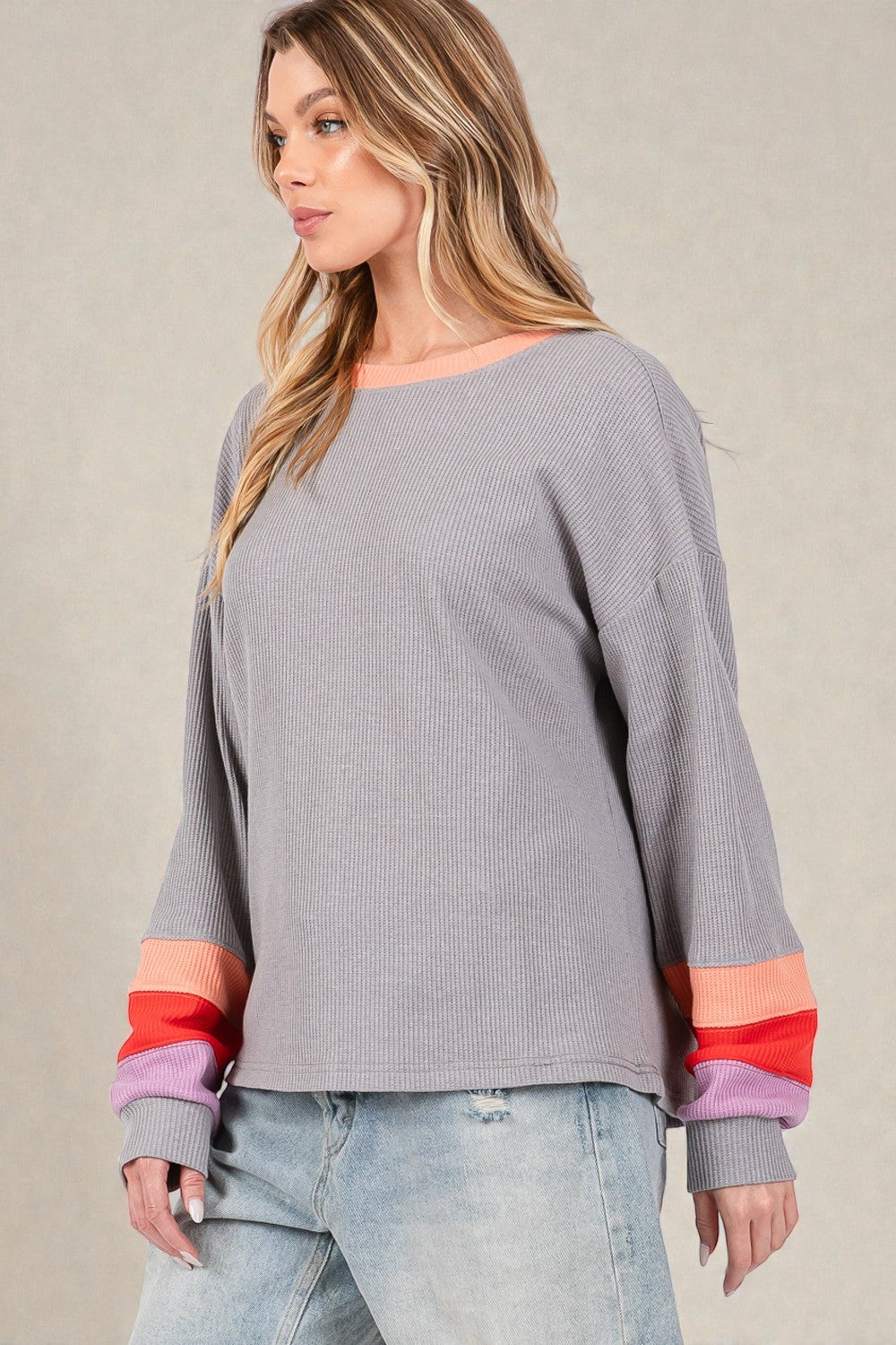 T-shirt à manches longues en tricot gaufré à blocs de couleurs en gris