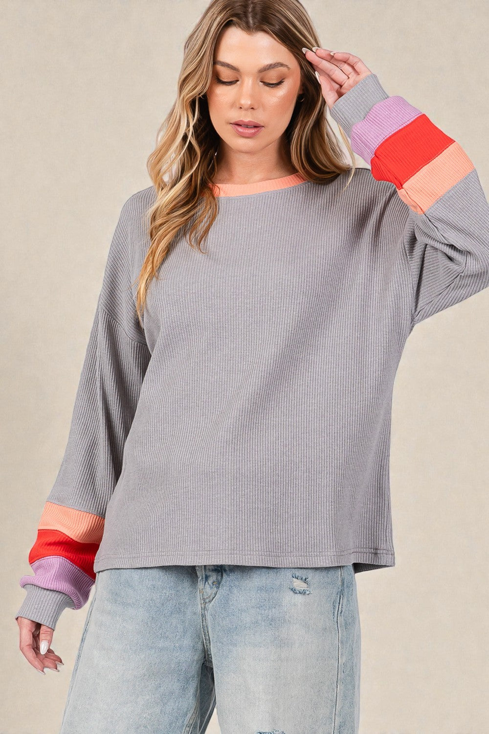 T-shirt à manches longues en tricot gaufré à blocs de couleurs en gris