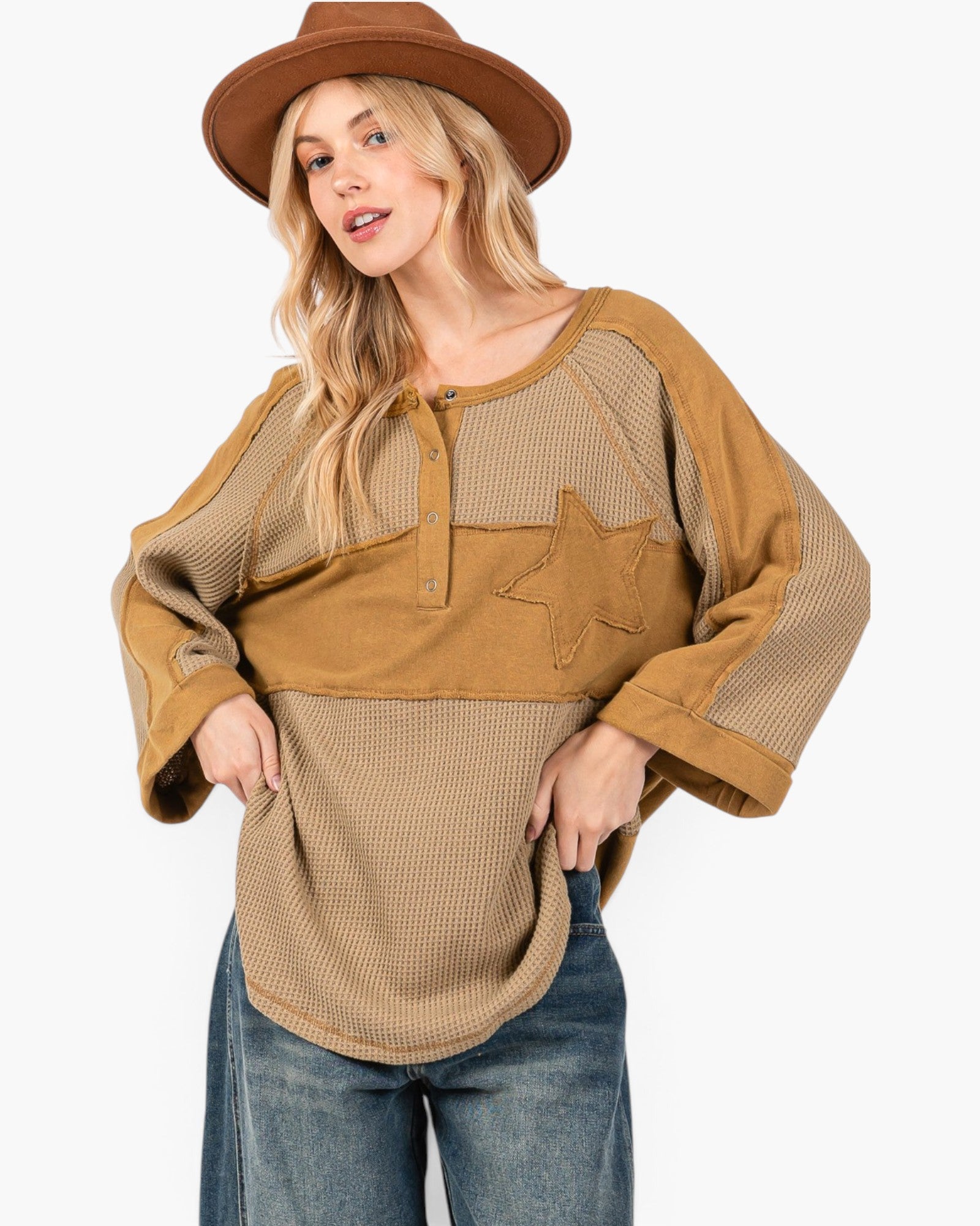 Haut en tricot gaufré avec patch étoile en olive