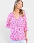 Blusa con escote en V y mangas con volantes y estampado floral en coral rosa