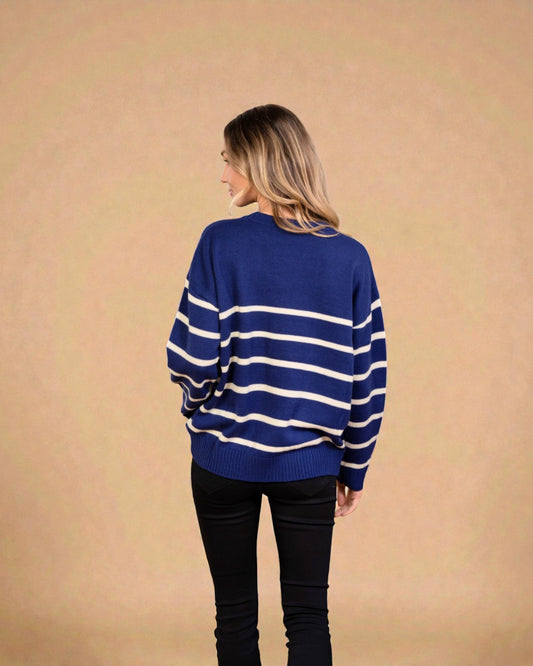 Suéter de rayas en color azul marino y marfil