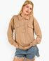 Blusa de punto con cuello y medio botón en color topo