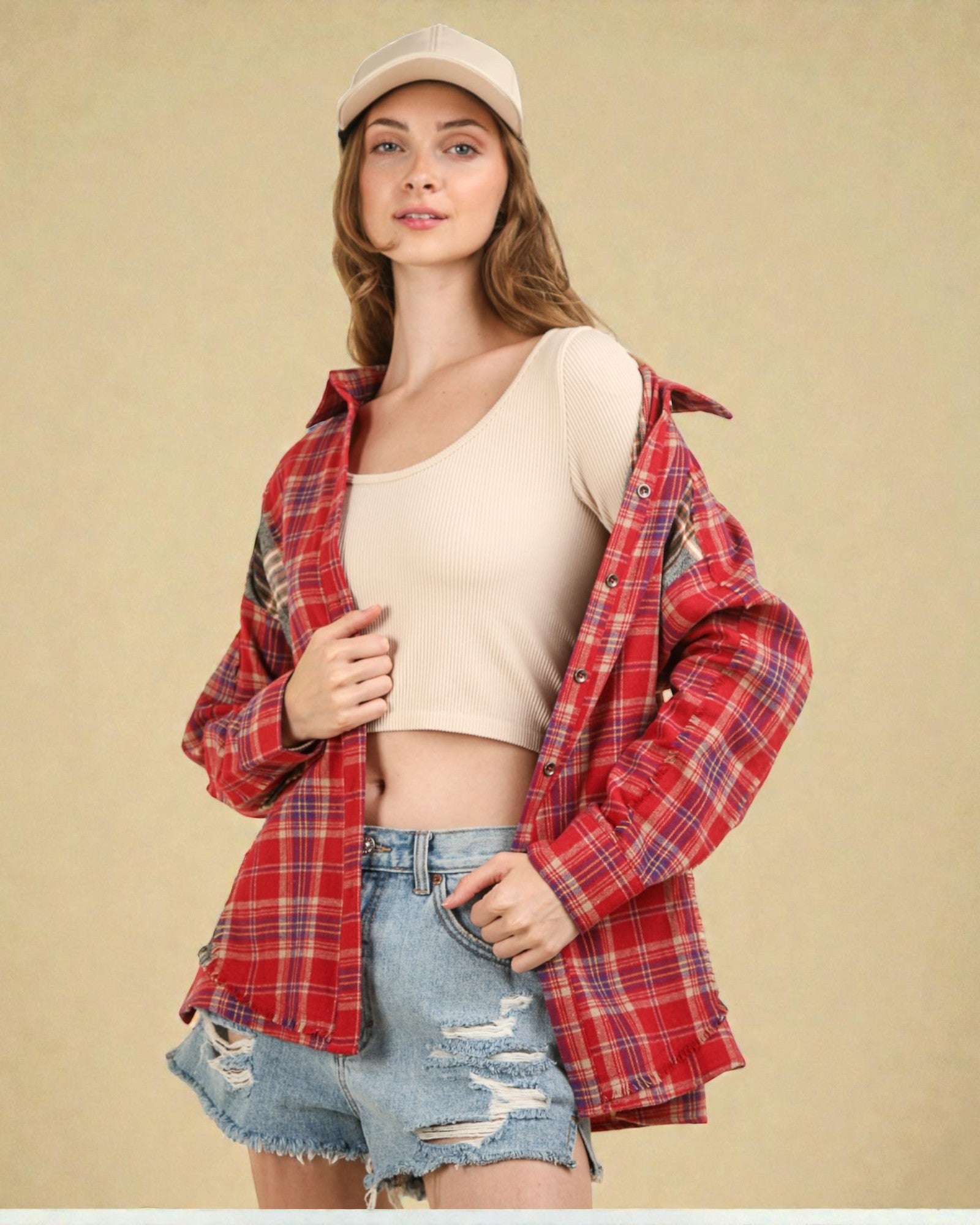 Chemise à carreaux contrastés rouges avec coutures brutes