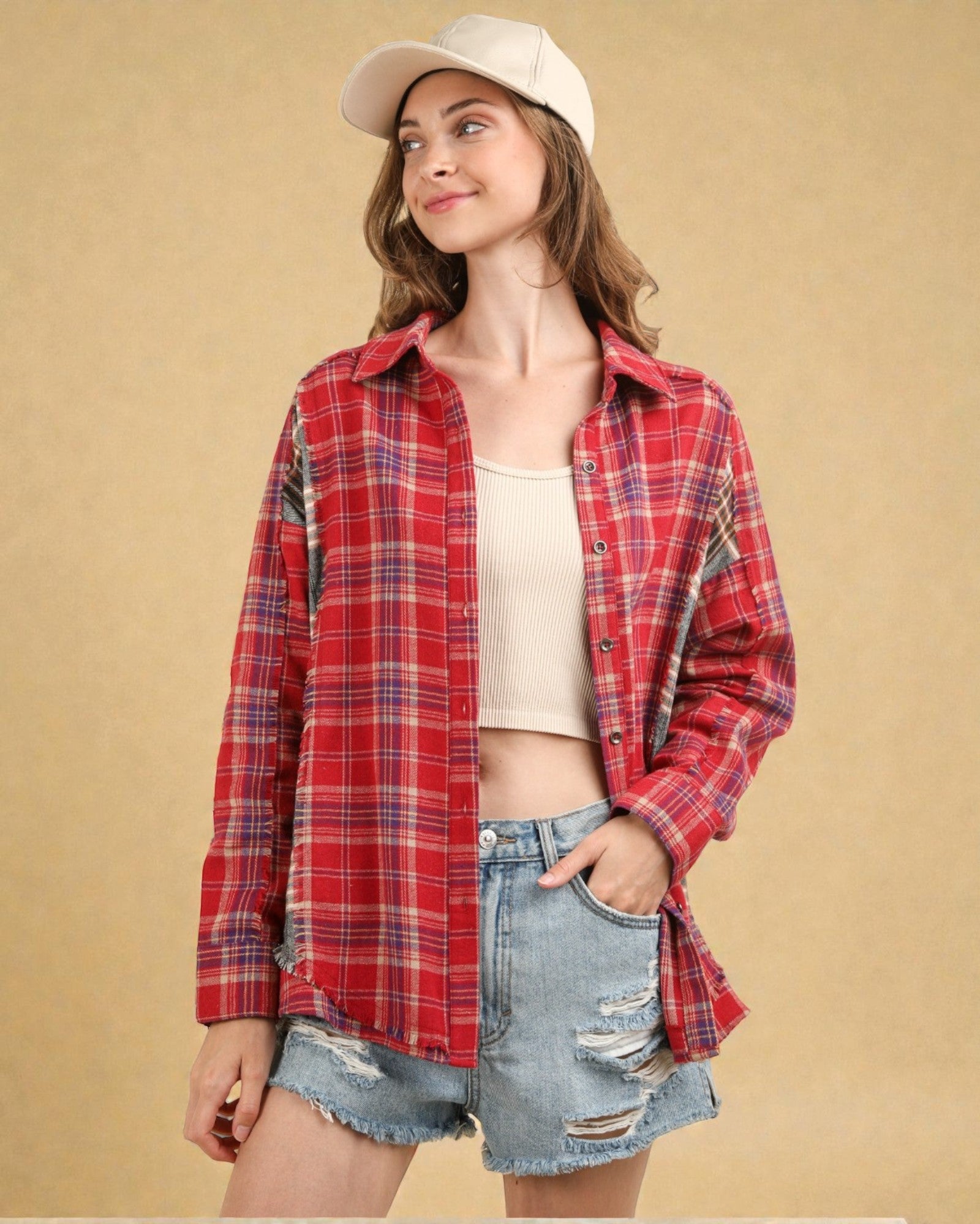 Chemise à carreaux contrastés rouges avec coutures brutes