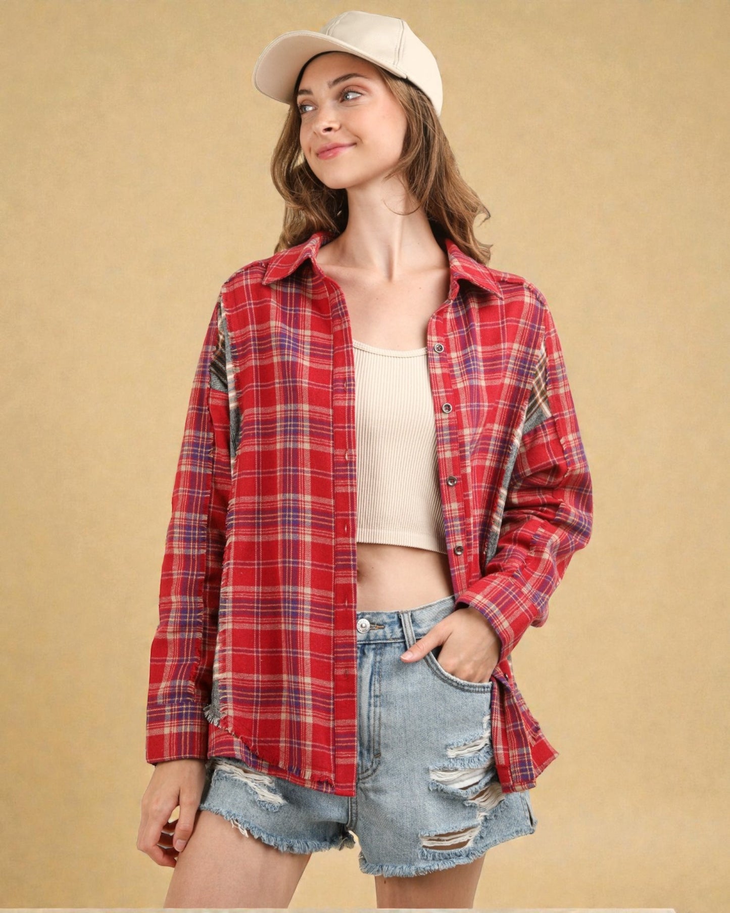 Chemise à carreaux contrastés rouges avec coutures brutes