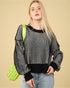 Pull court rayé noir à coutures apparentes