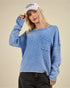 Pull bleu délavé à coutures apparentes