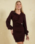 Robe courte moulante à détails portefeuille couleur bordeaux