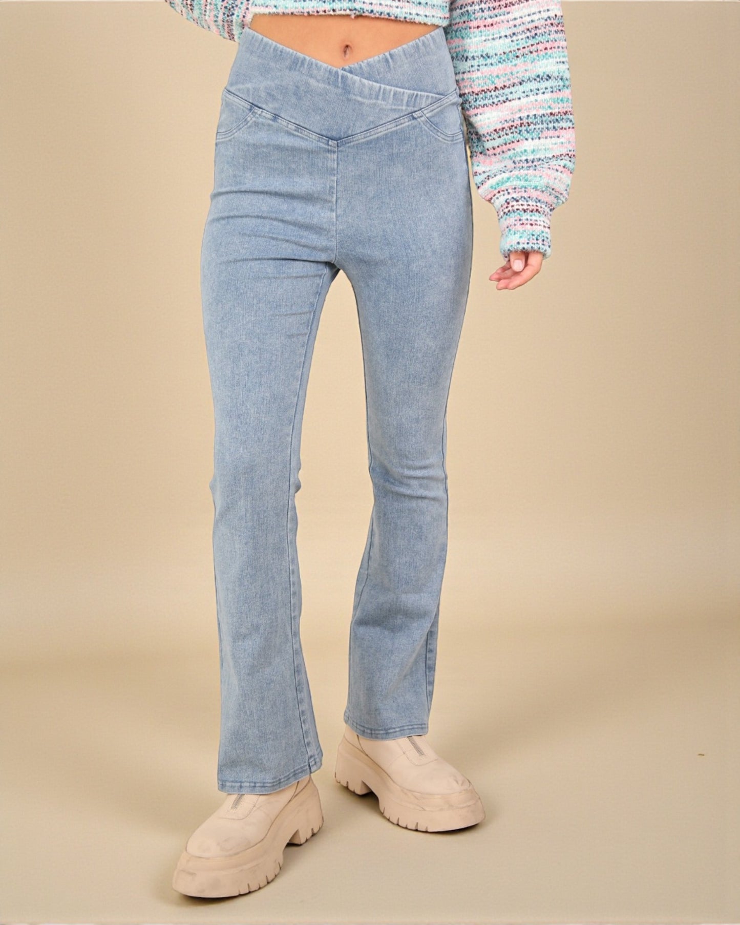 Legging taille croisée en denim délavé en indigo clair