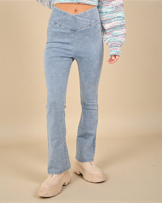 Legging taille croisée en denim délavé en indigo clair