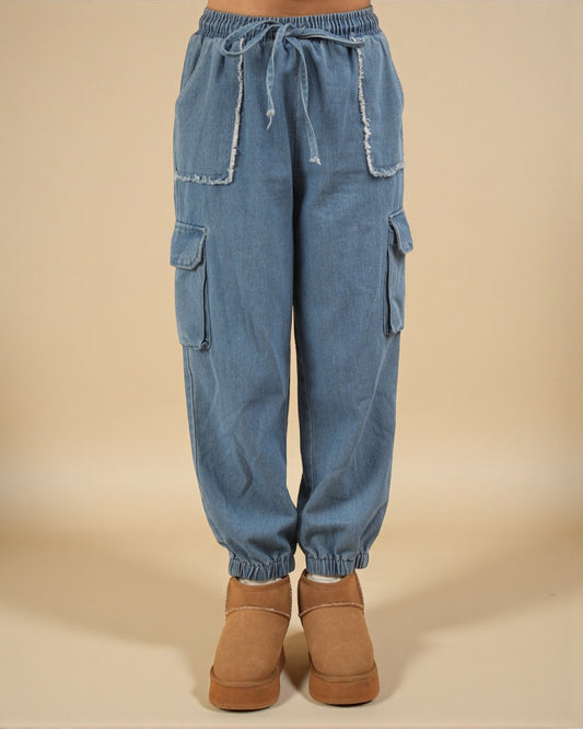 Jean cargo en denim délavé de couleur indigo