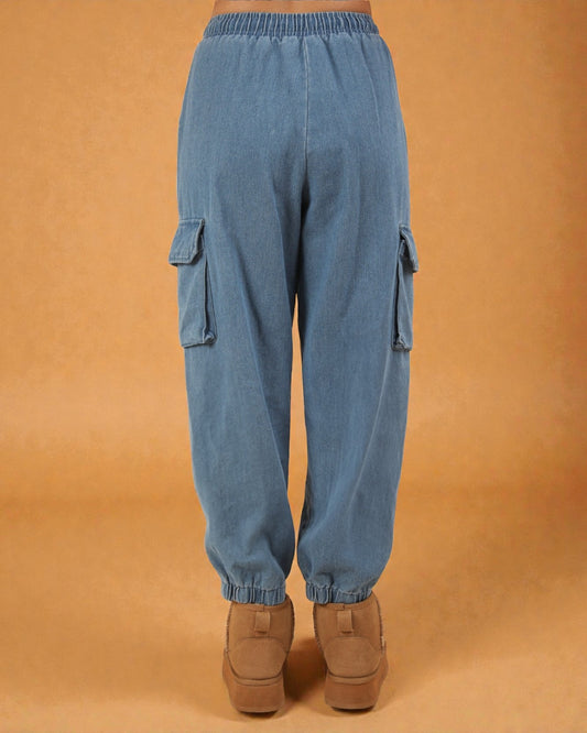 Jean cargo en denim délavé de couleur indigo