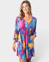Vestido mini estampado con escote en V en azul multi